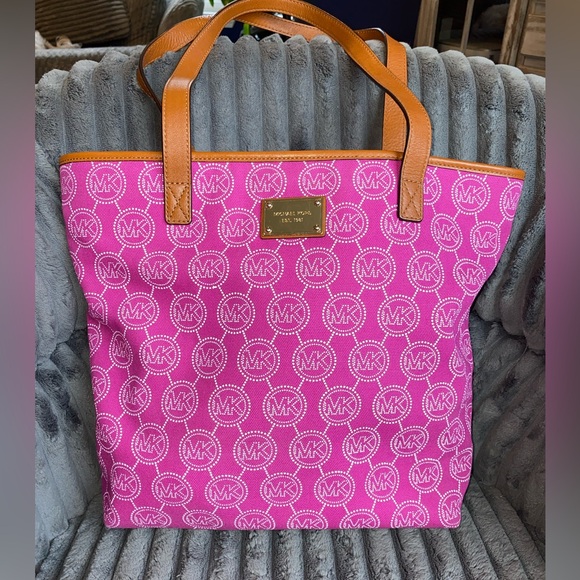 Michael Kors Handbags - Michael Kors pink shoulder bag